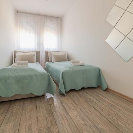 Bella Apartment โนวีซาด ภายนอก รูปภาพ
