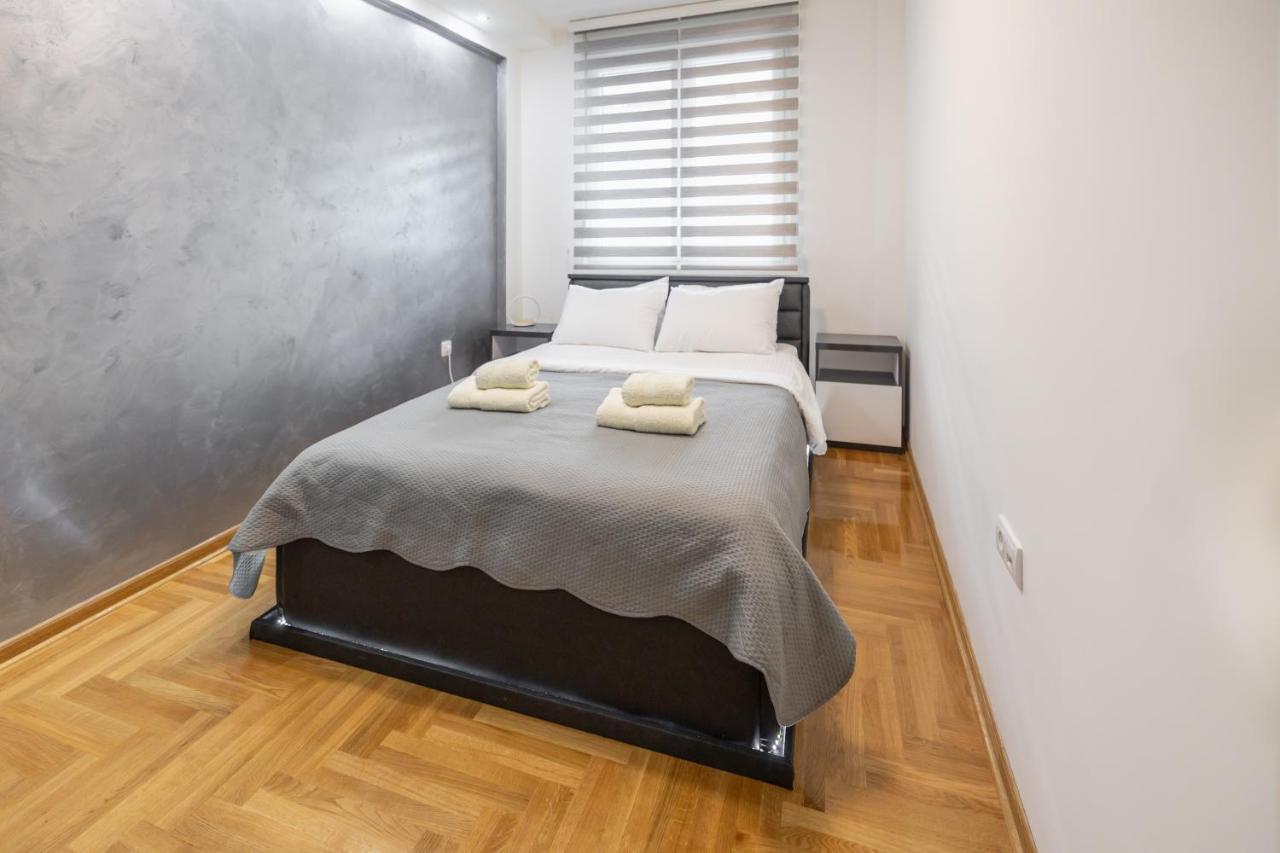 Bella Apartment โนวีซาด ภายนอก รูปภาพ