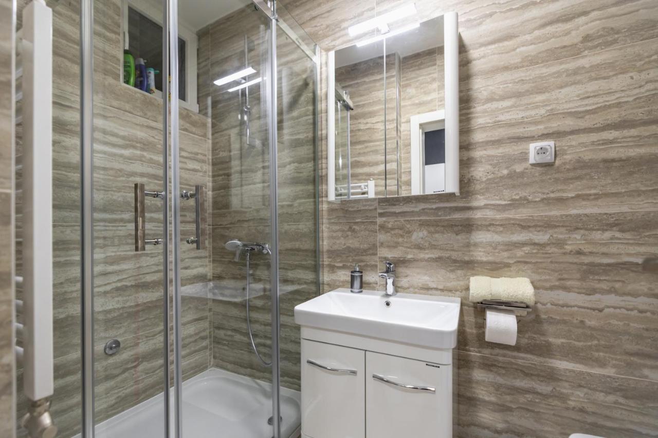 Bella Apartment โนวีซาด ภายนอก รูปภาพ