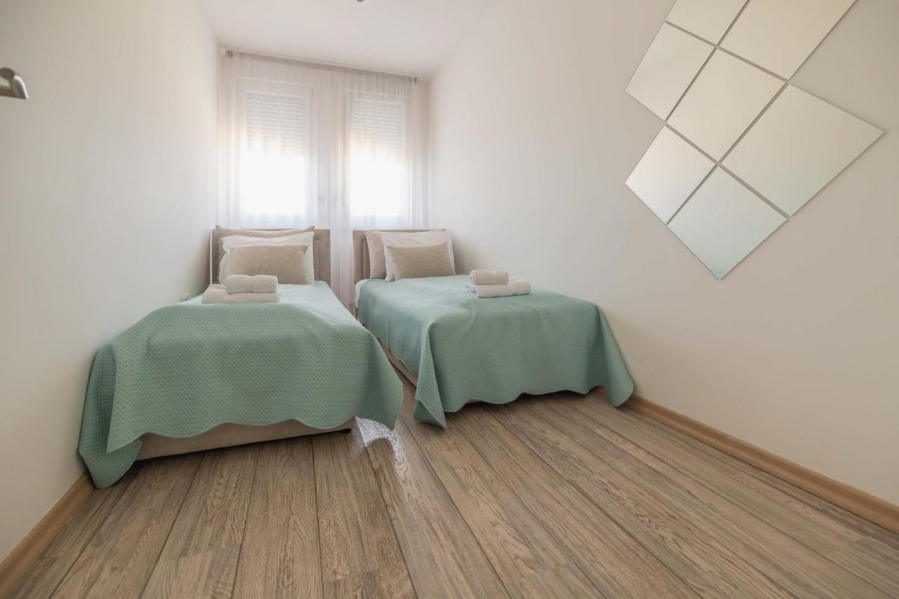 Bella Apartment โนวีซาด ภายนอก รูปภาพ